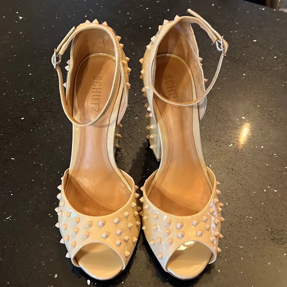 SCHUTZ with spikes